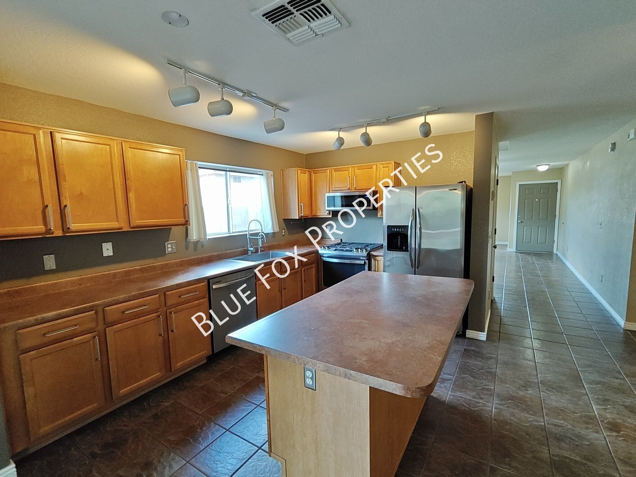 10069 N Blue Crossing Way - Photo 7 of 39