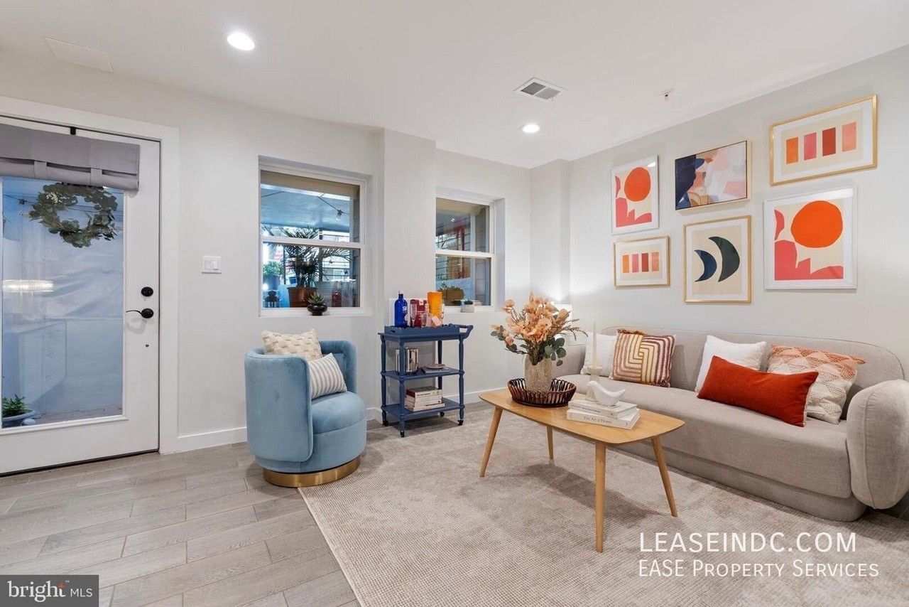 210 Varnum St Nw #1 - Photo 6 of 22