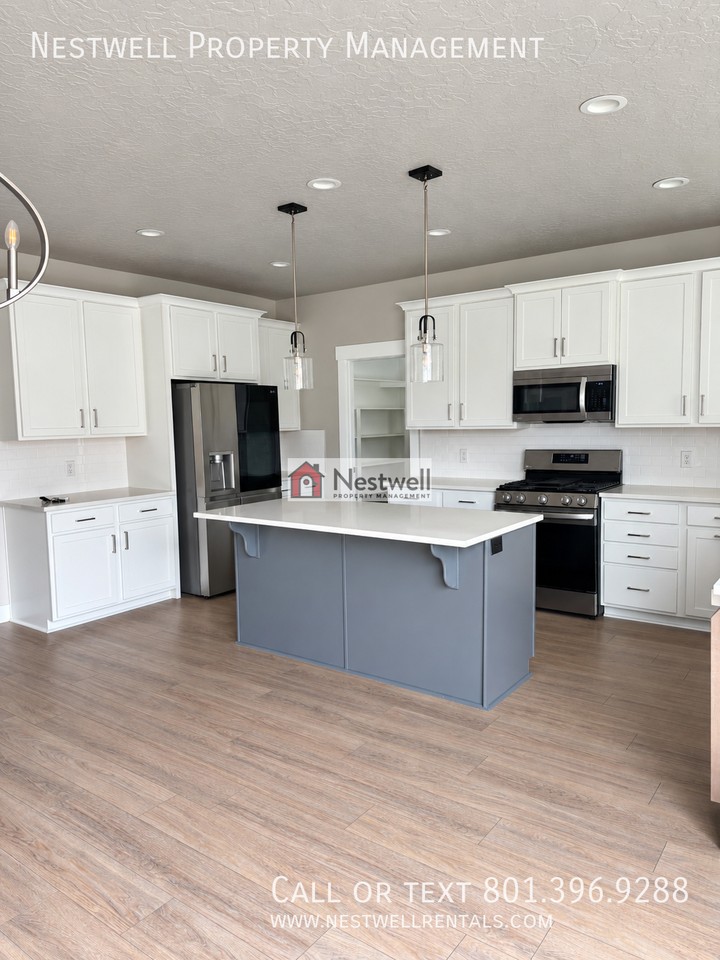 3653 S Garibaldi Way - Photo 3 of 22