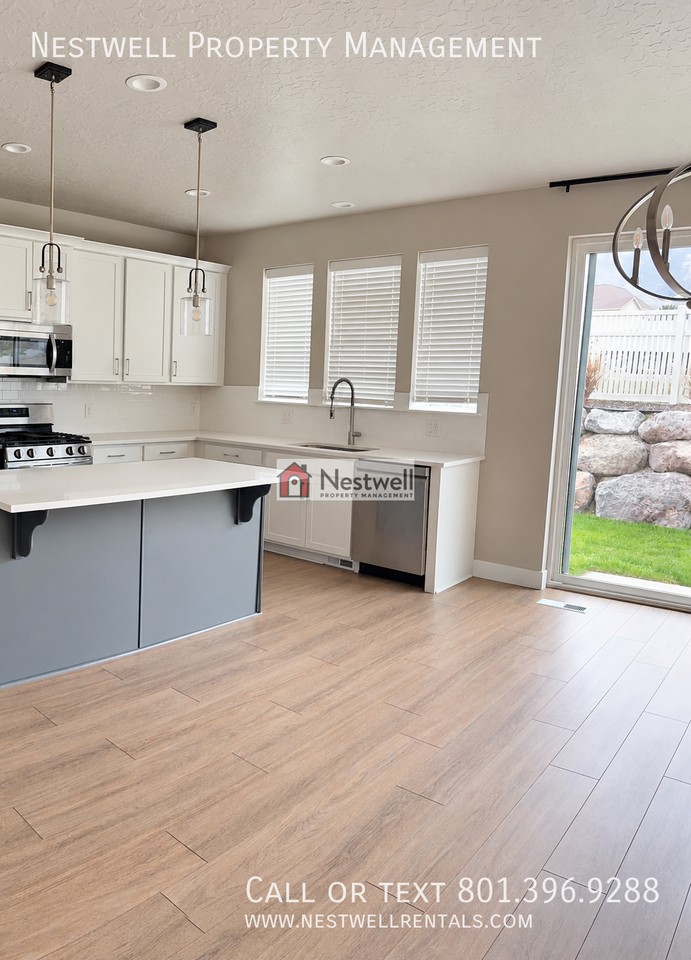 3653 S Garibaldi Way - Photo 4 of 22
