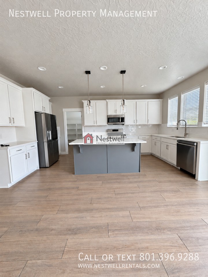 3653 S Garibaldi Way - Photo 5 of 22