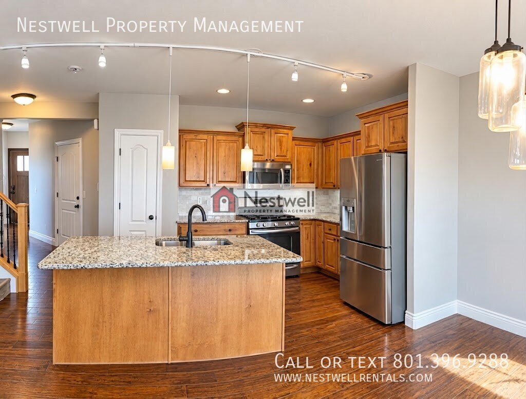 2023 E Stoneleigh Dr - Photo 2 of 24