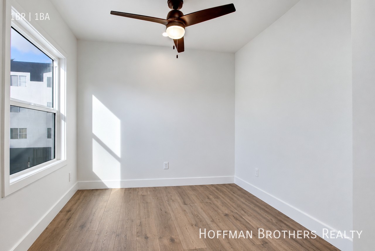 161 S Burlington Ave #10 - Photo 5 of 6