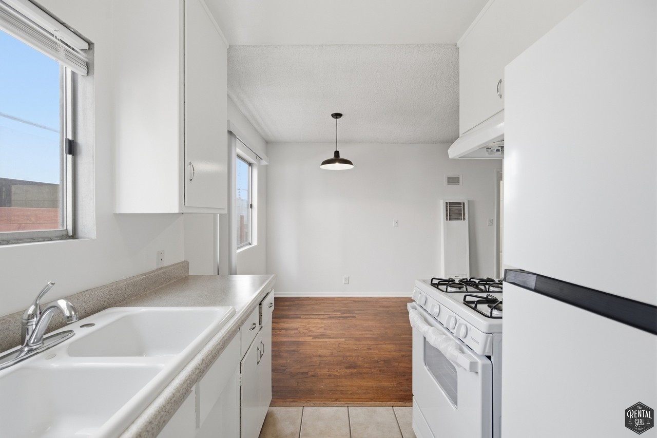 1627 S Bundy Dr #2 - Photo 4 of 15