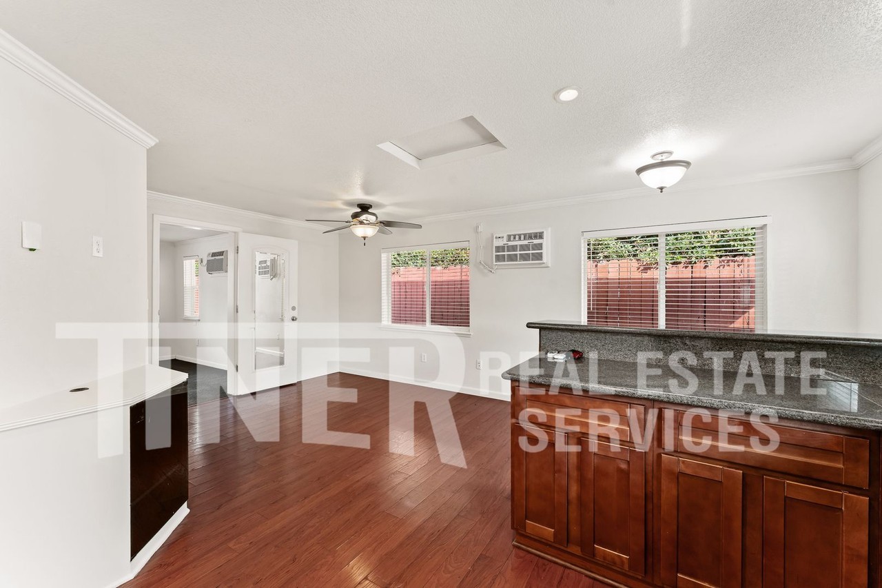 4515 Whitney Ave - Photo 3 of 20