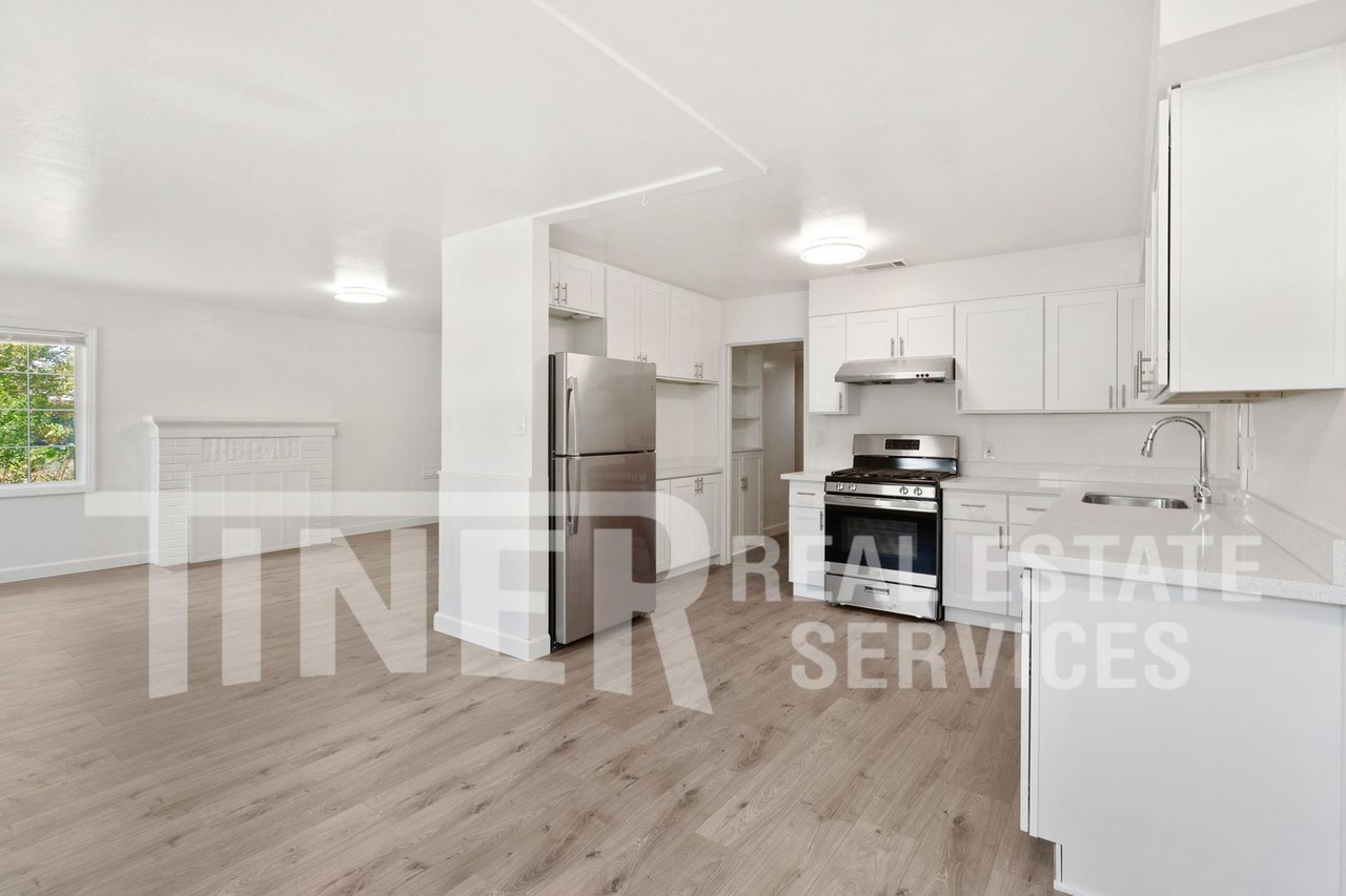 2228 22nd Ave - Photo 4 of 14