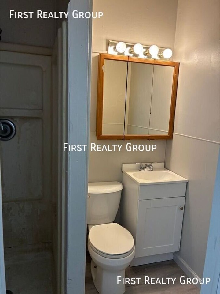 123 E 6th St - Photo 6 of 6