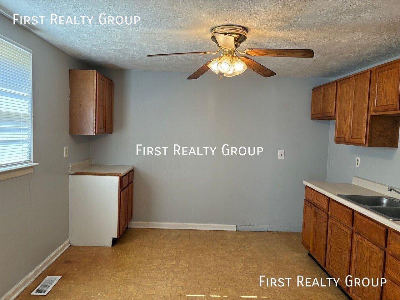 154 Montgomery Ave - Photo 4 of 11