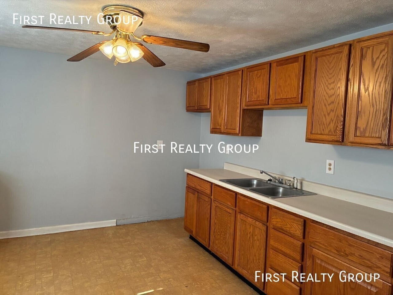 154 Montgomery Ave - Photo 5 of 11