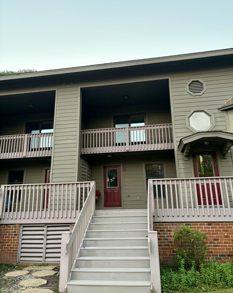 219 Abbey Ln #D - Photo 2 of 18