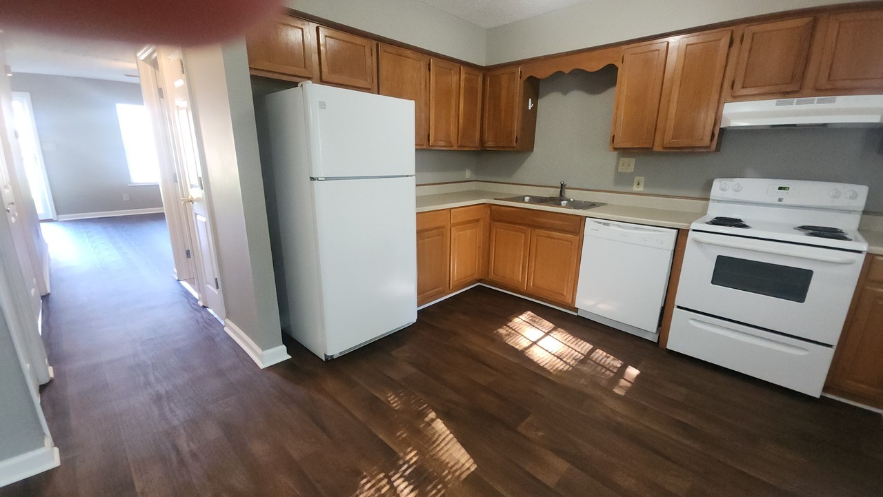 108 Stratford Ct - Photo 3 of 11