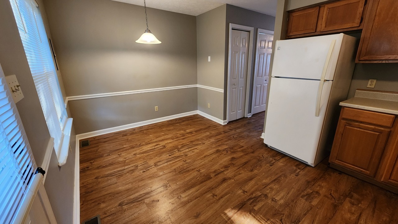 108 Stratford Ct - Photo 4 of 11