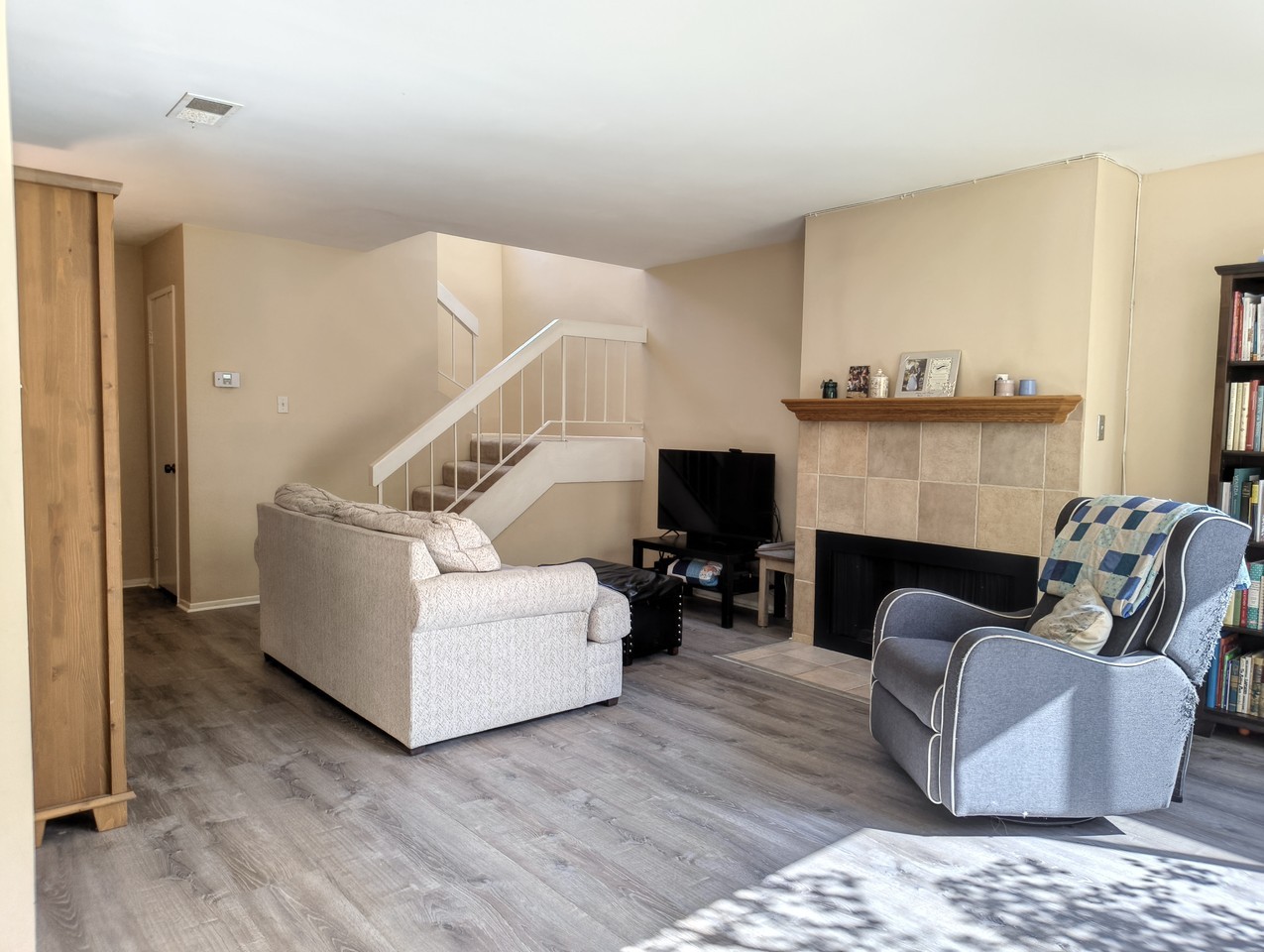 365 Mariposa Ave #NA - Photo 2 of 10