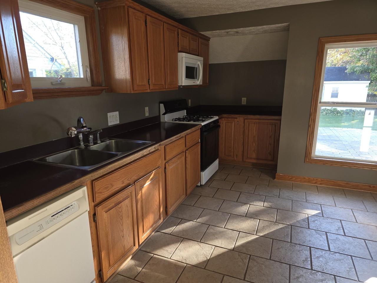 2325 Larchdale Dr #NA - Photo 3 of 10