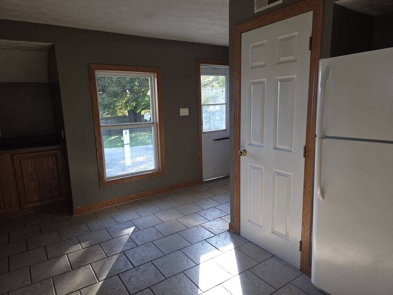 2325 Larchdale Dr #NA - Photo 4 of 10
