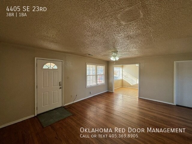 4405 Se 23rd St - Photo 6 of 36