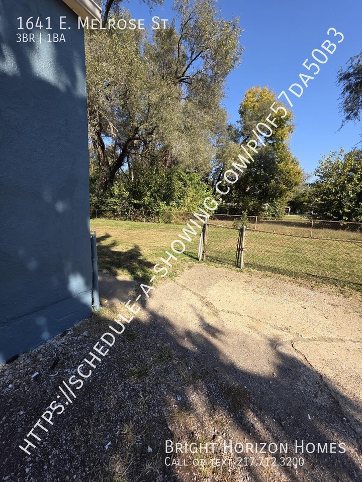 1641 E Melrose St - Photo 3 of 9