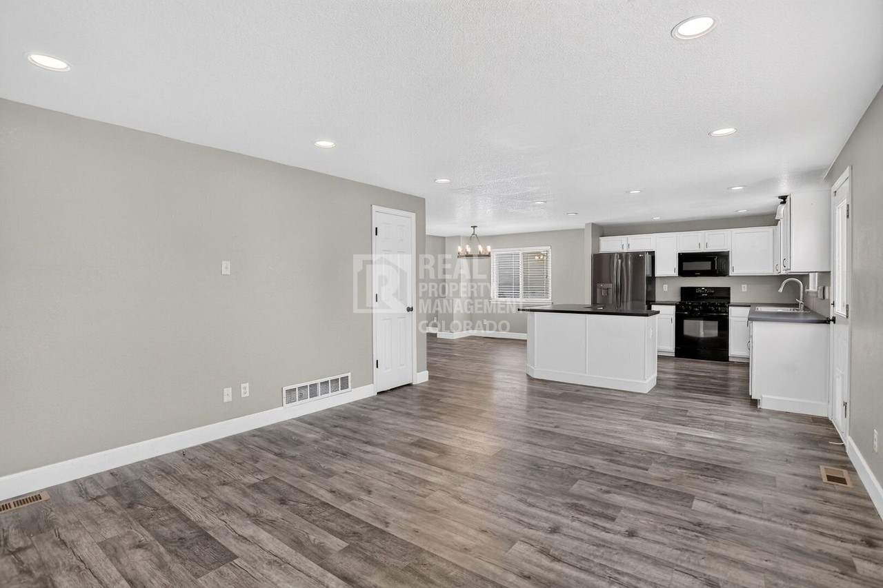 7982 Liley Ave - Photo 7 of 50