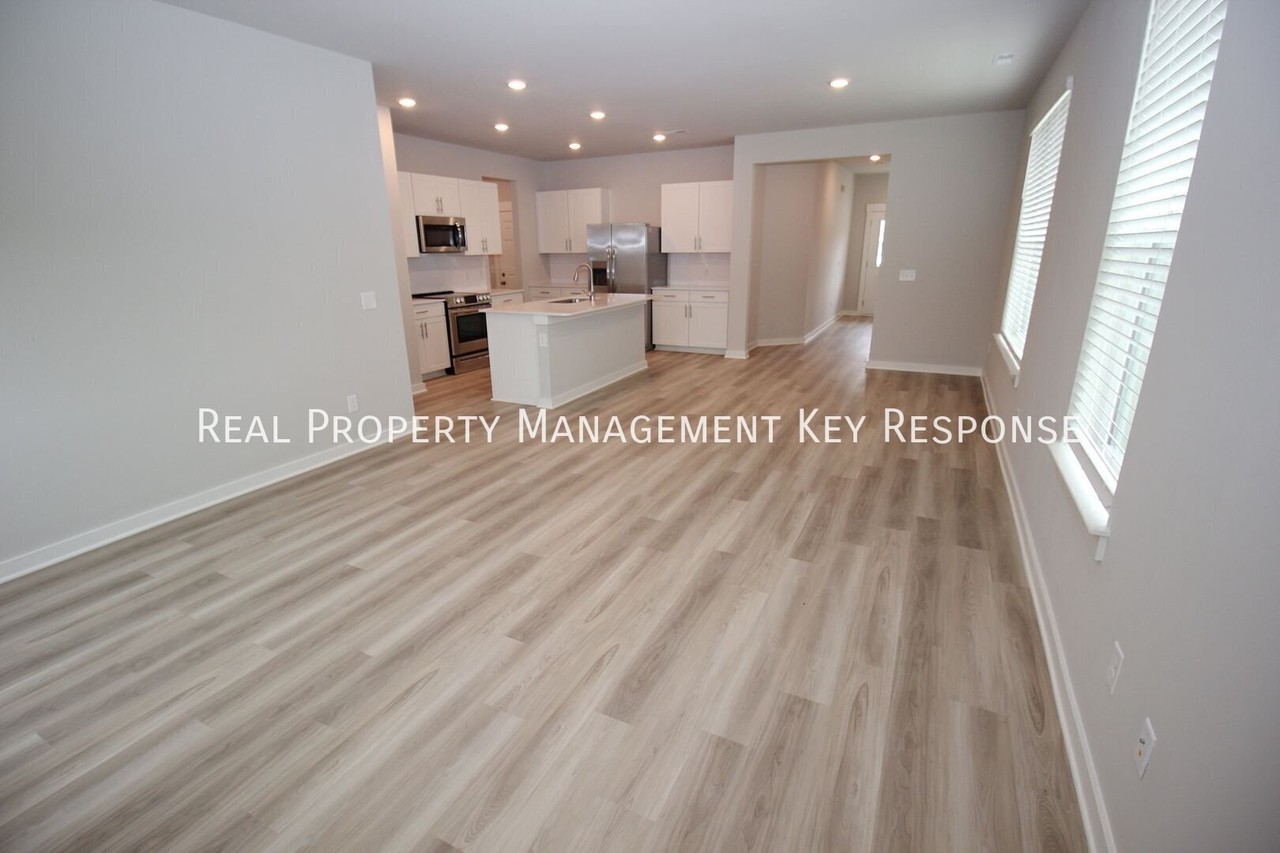 3139 Lamond Dr - Photo 2 of 31