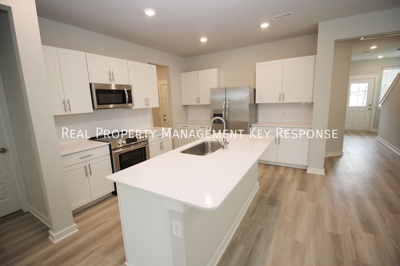 3139 Lamond Dr - Photo 6 of 31