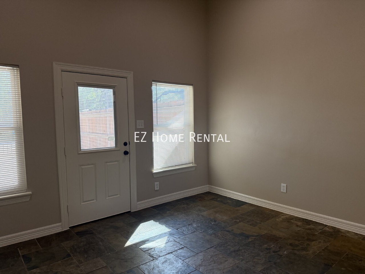 1014 Roxella St #B - Photo 3 of 15
