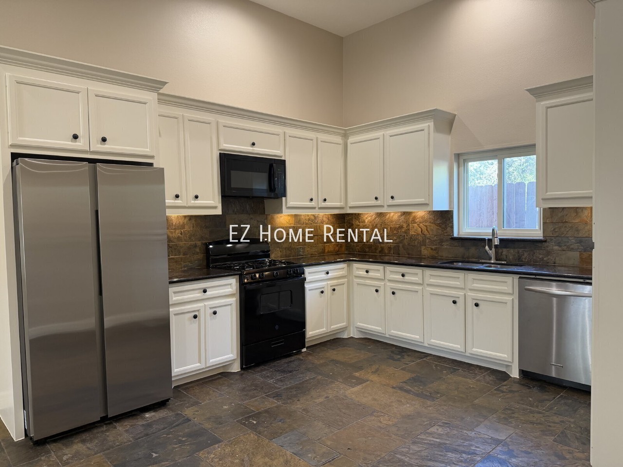 1014 Roxella St #B - Photo 5 of 15
