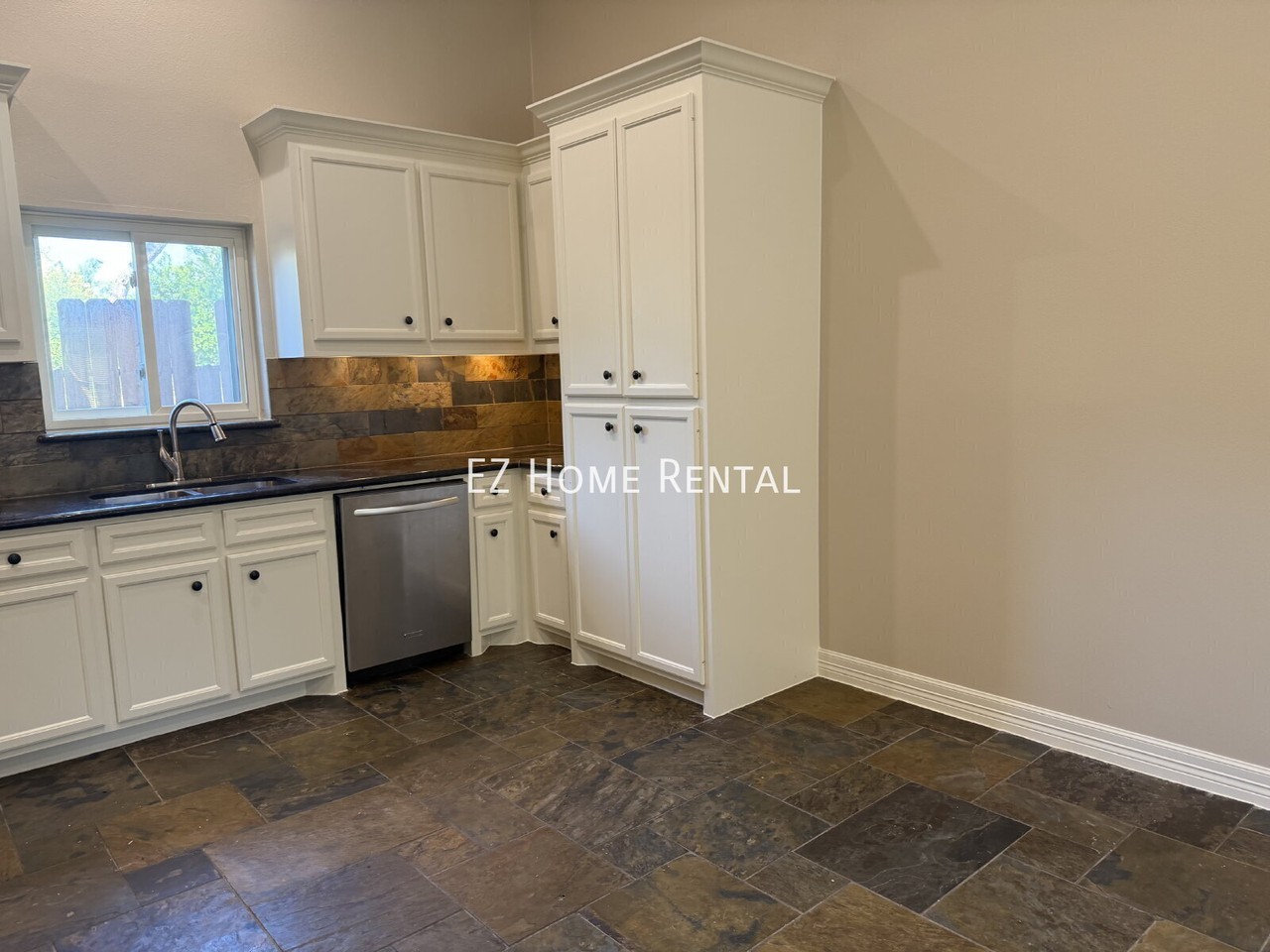 1014 Roxella St #B - Photo 6 of 15