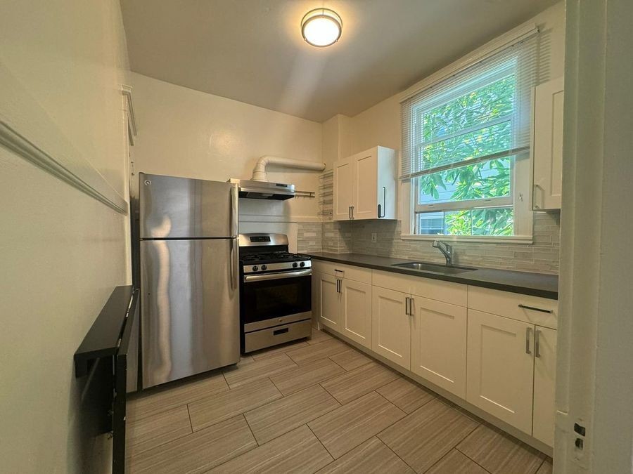 1434 Jackson St #08 - Photo 2 of 23