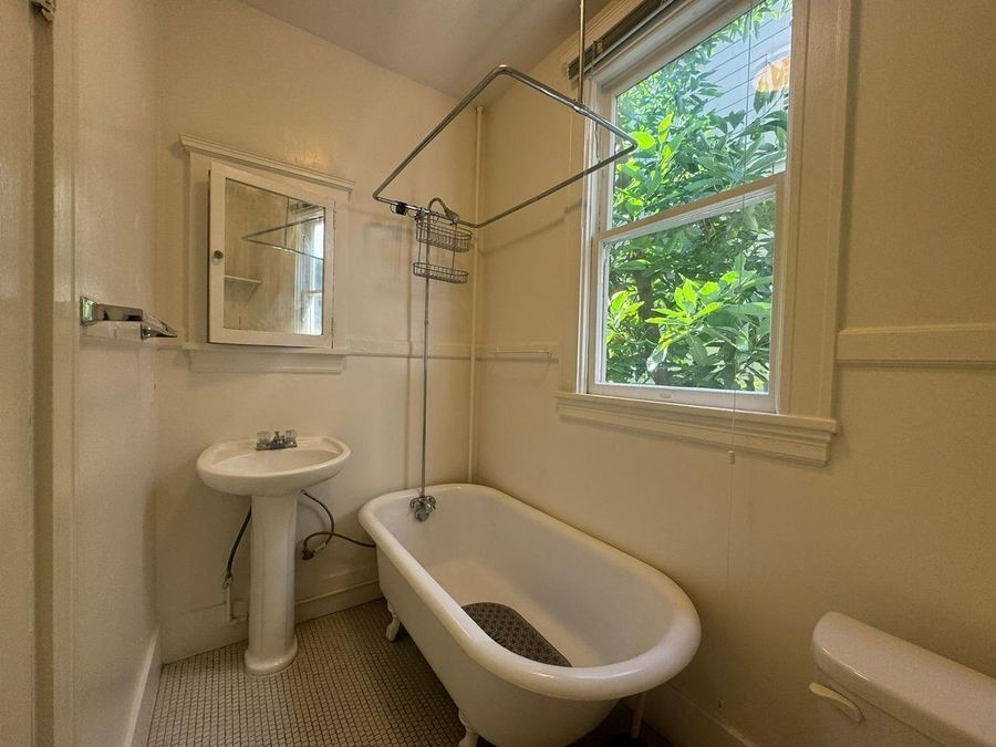 1434 Jackson St #08 - Photo 6 of 23
