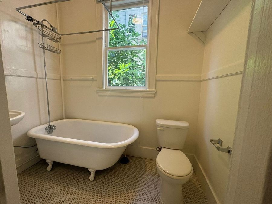 1434 Jackson St #08 - Photo 7 of 23
