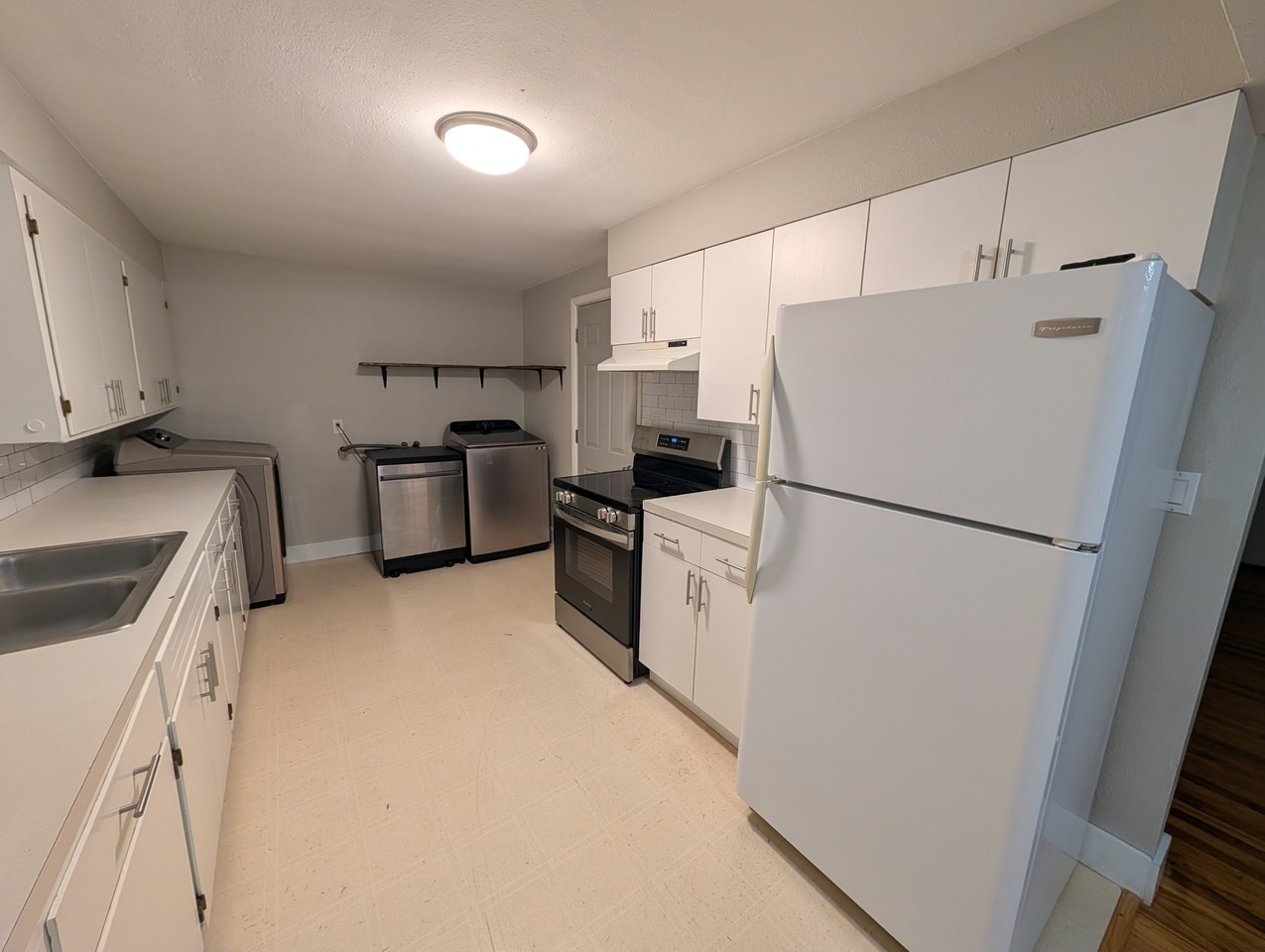 305 Se Atwood Ave #NA - Photo 4 of 16