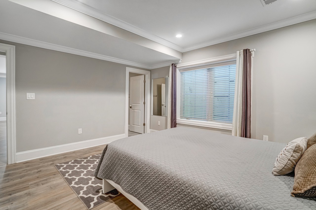 1712 Linwood Pl #NA - Photo 2 of 8