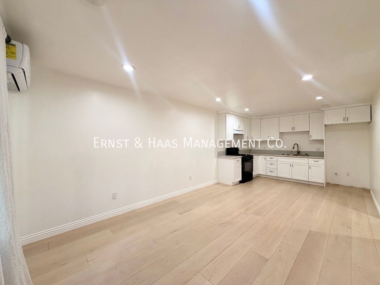 131 W Louise St #A - Photo 3 of 12