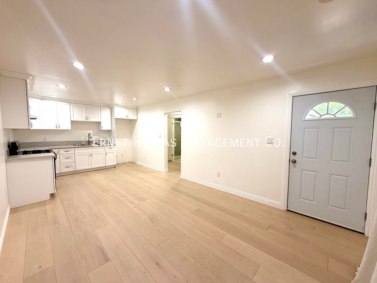 131 W Louise St #A - Photo 4 of 12
