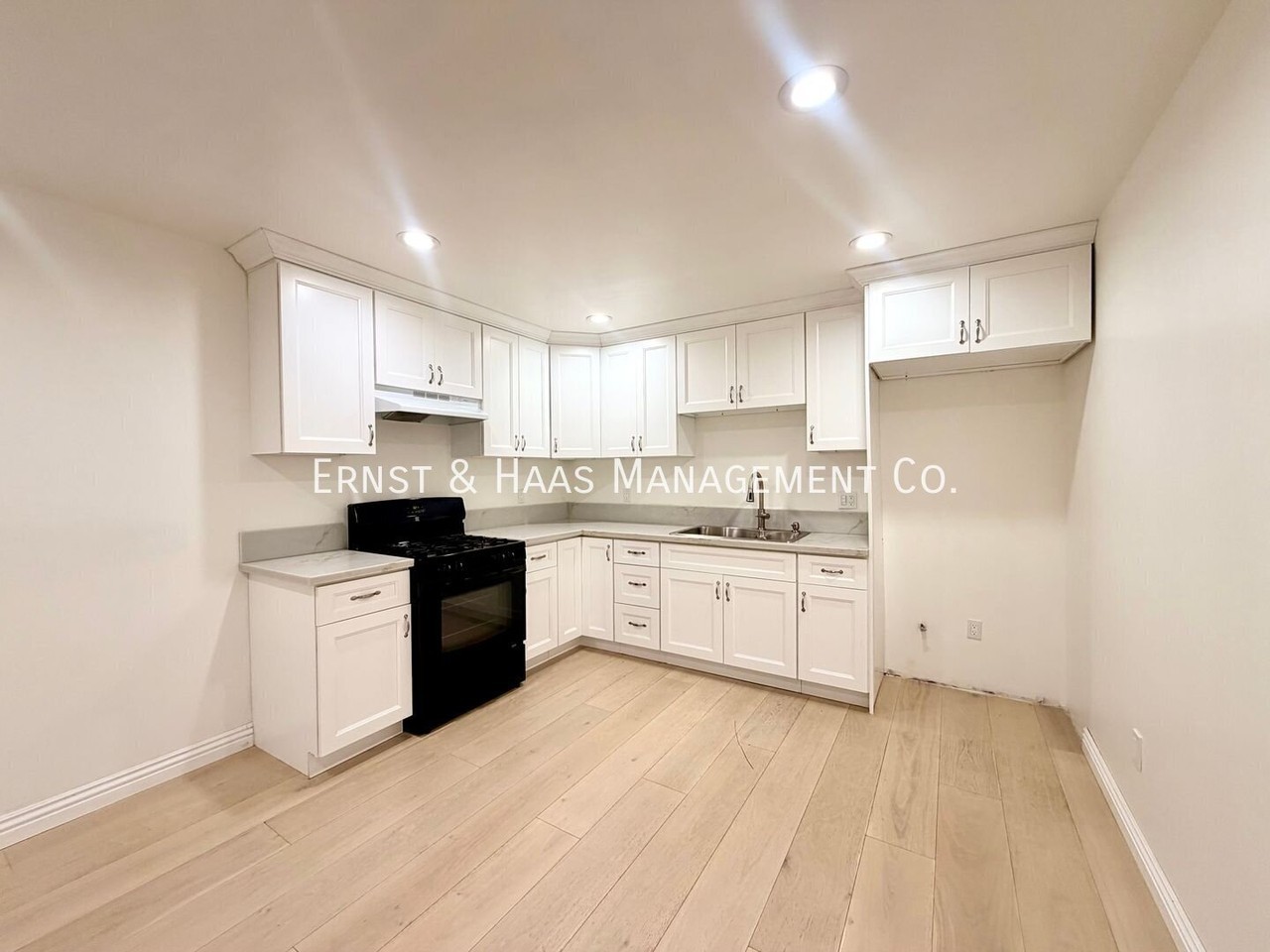 131 W Louise St #A - Photo 5 of 12