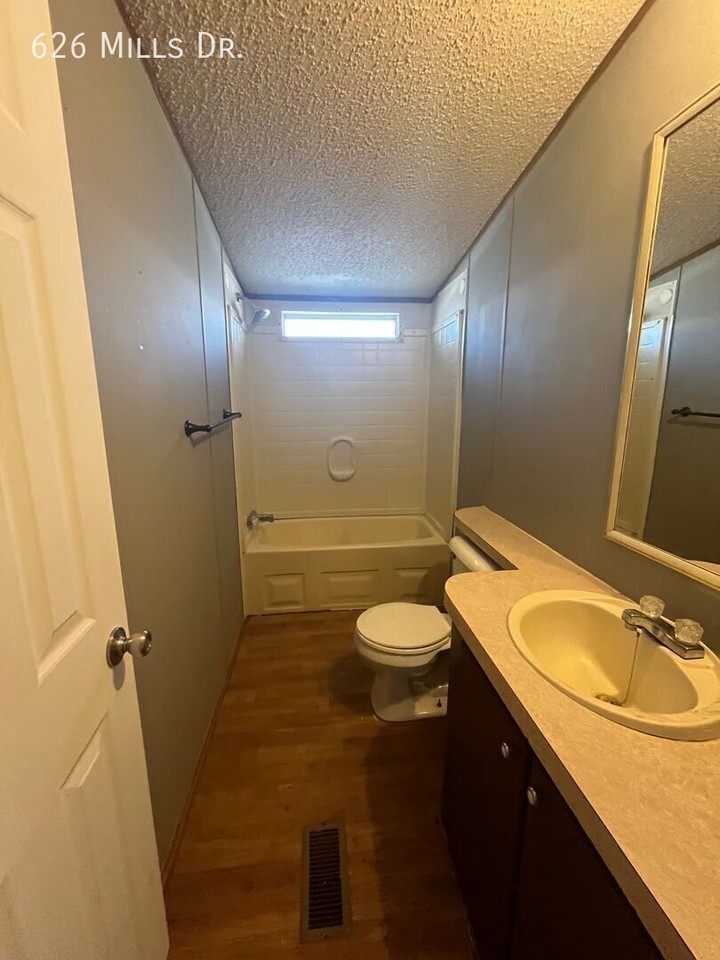 626 Mills Dr - Photo 2 of 9