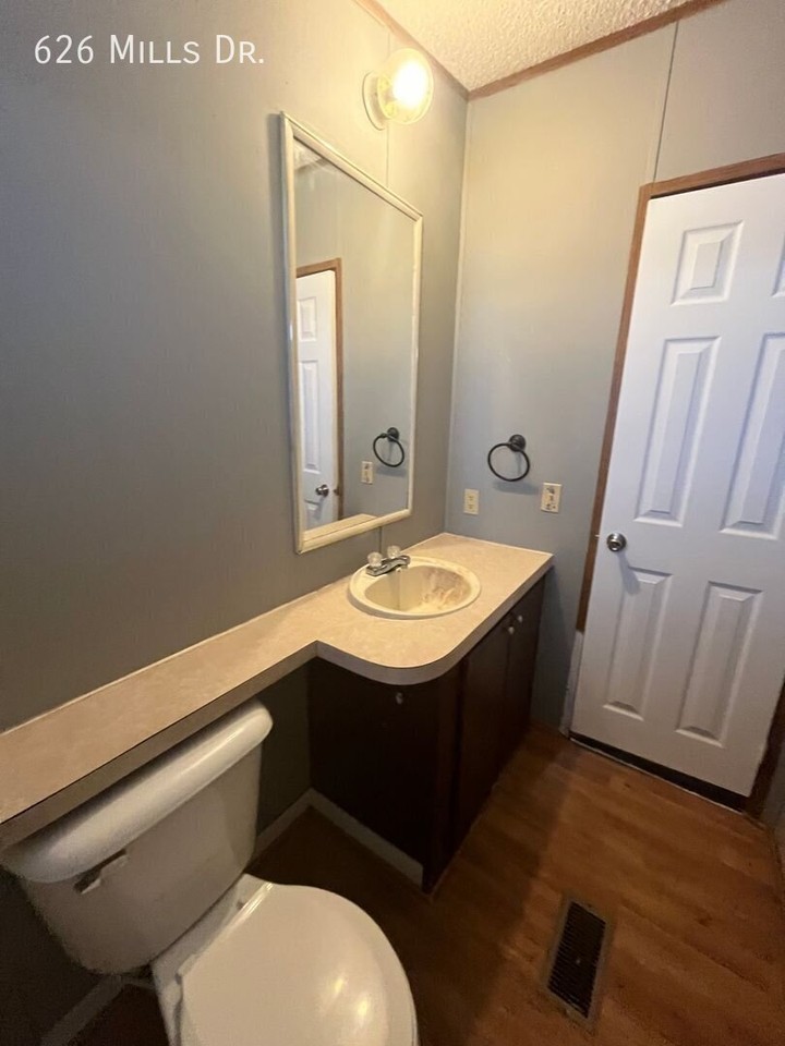 626 Mills Dr - Photo 4 of 9