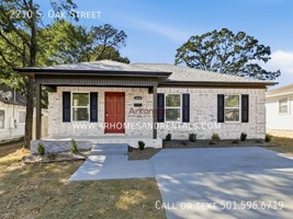 featured image of 2210 S Oak St