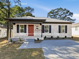 2210 S Oak St - Photo 1 of 1
