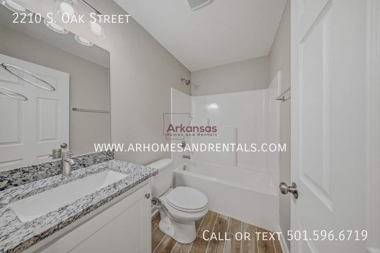 2210 S Oak St - Photo 6 of 18