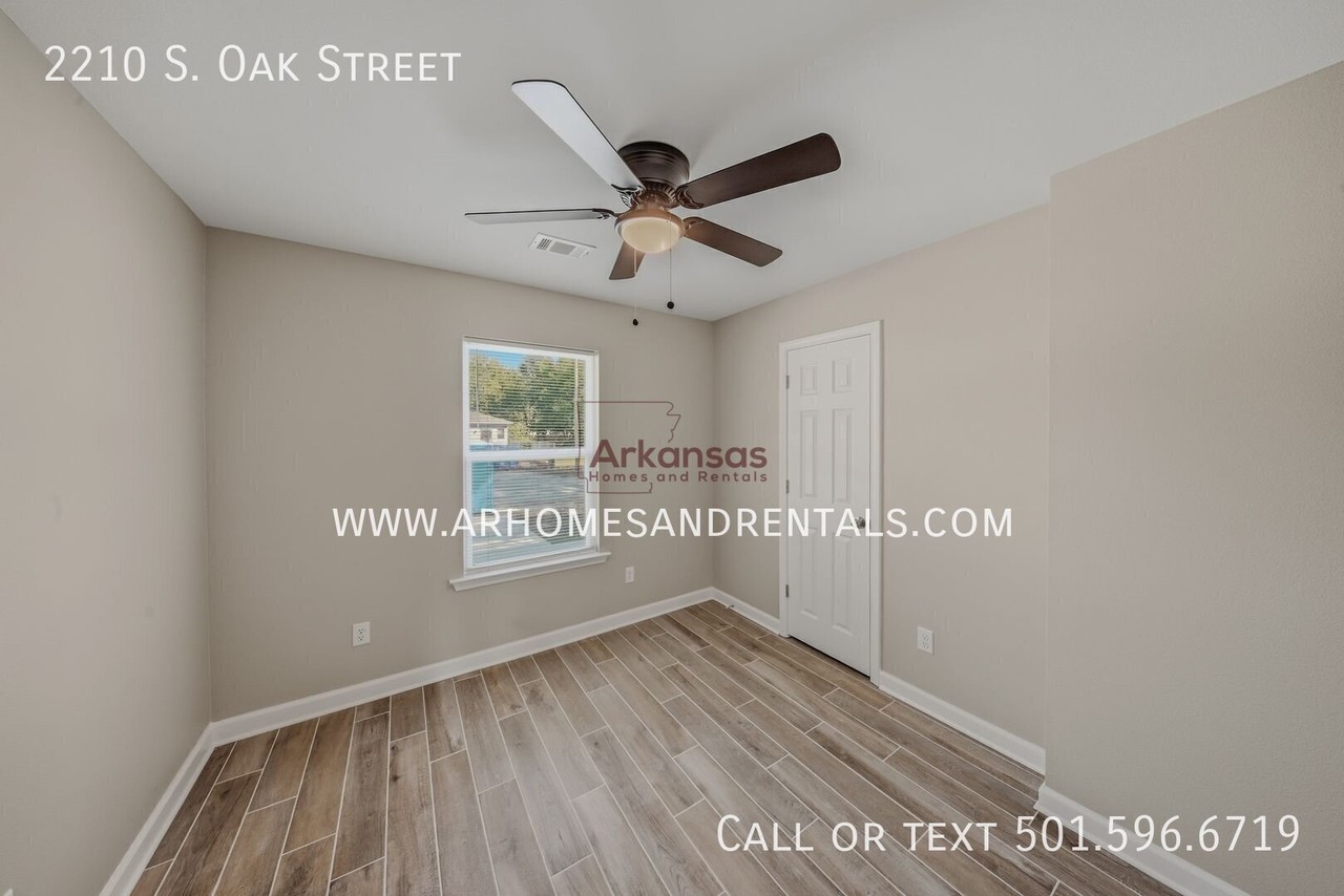 2210 S Oak St - Photo 7 of 18