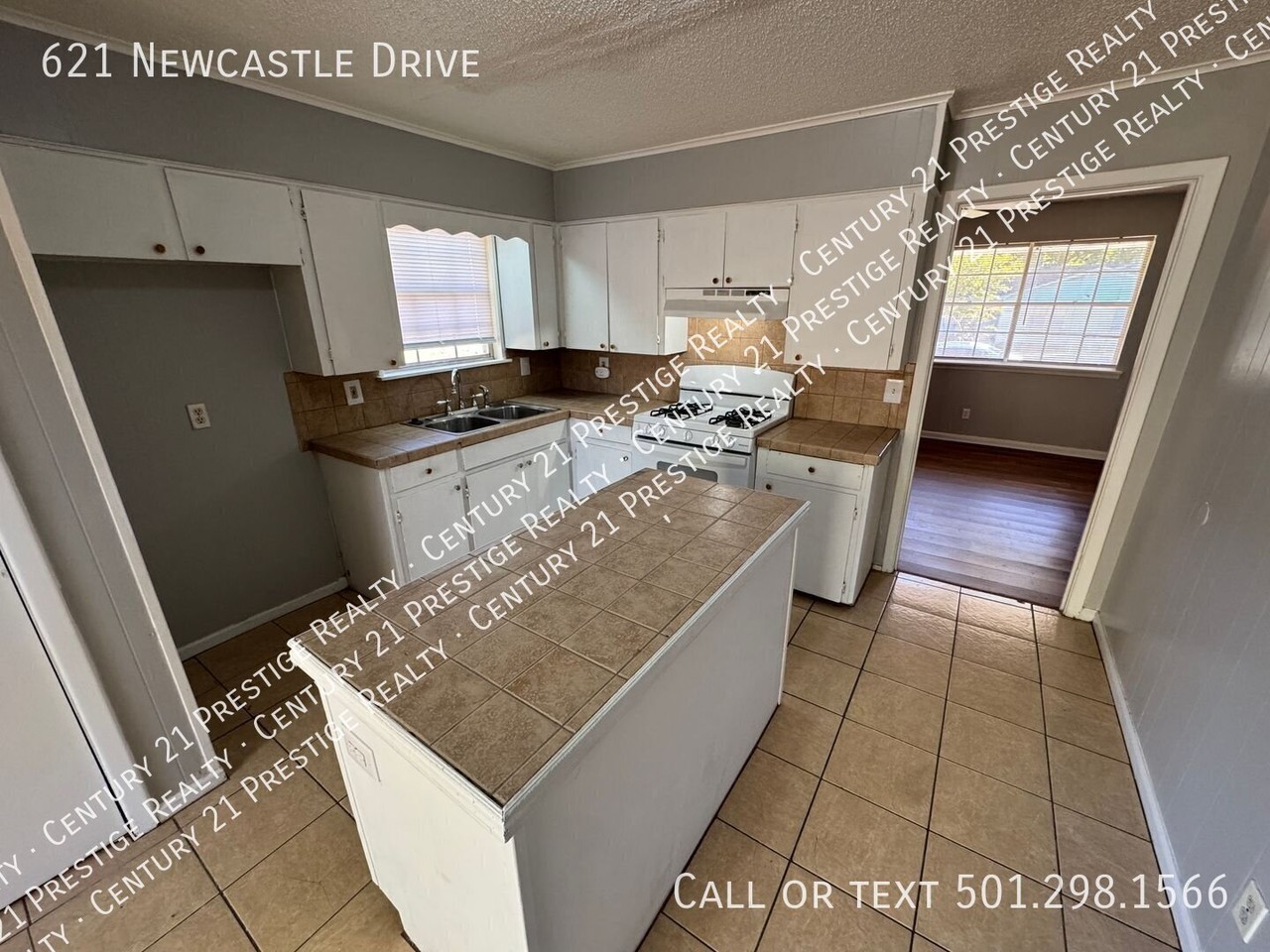 621 Newcastle Dr - Photo 4 of 14