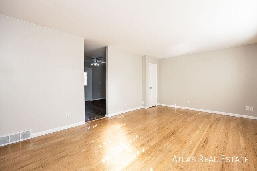 4502 Moffat Ln - Photo 2 of 21