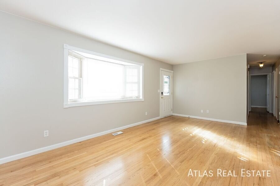 4502 Moffat Ln - Photo 3 of 21
