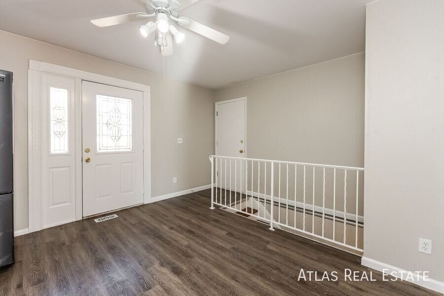 4502 Moffat Ln - Photo 4 of 21