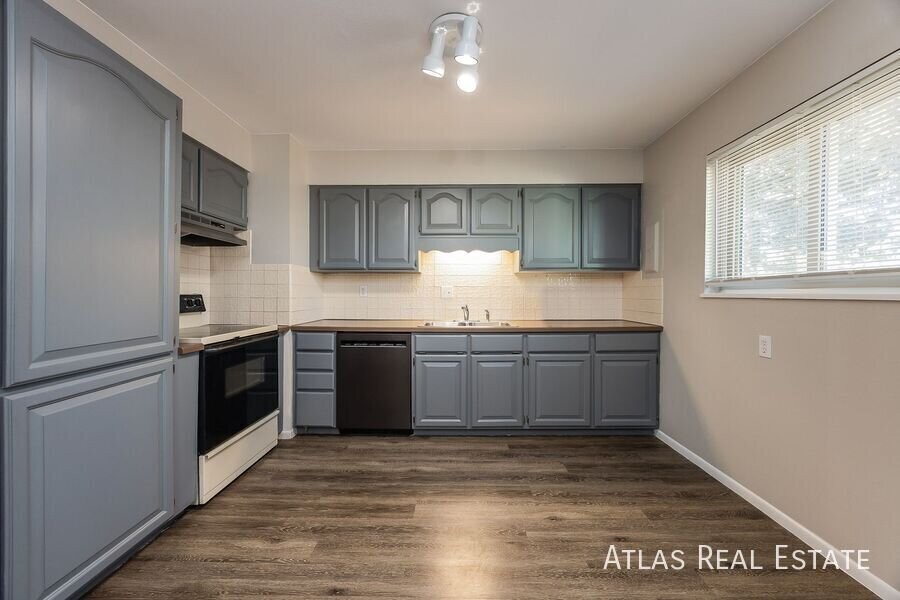 4502 Moffat Ln - Photo 5 of 21