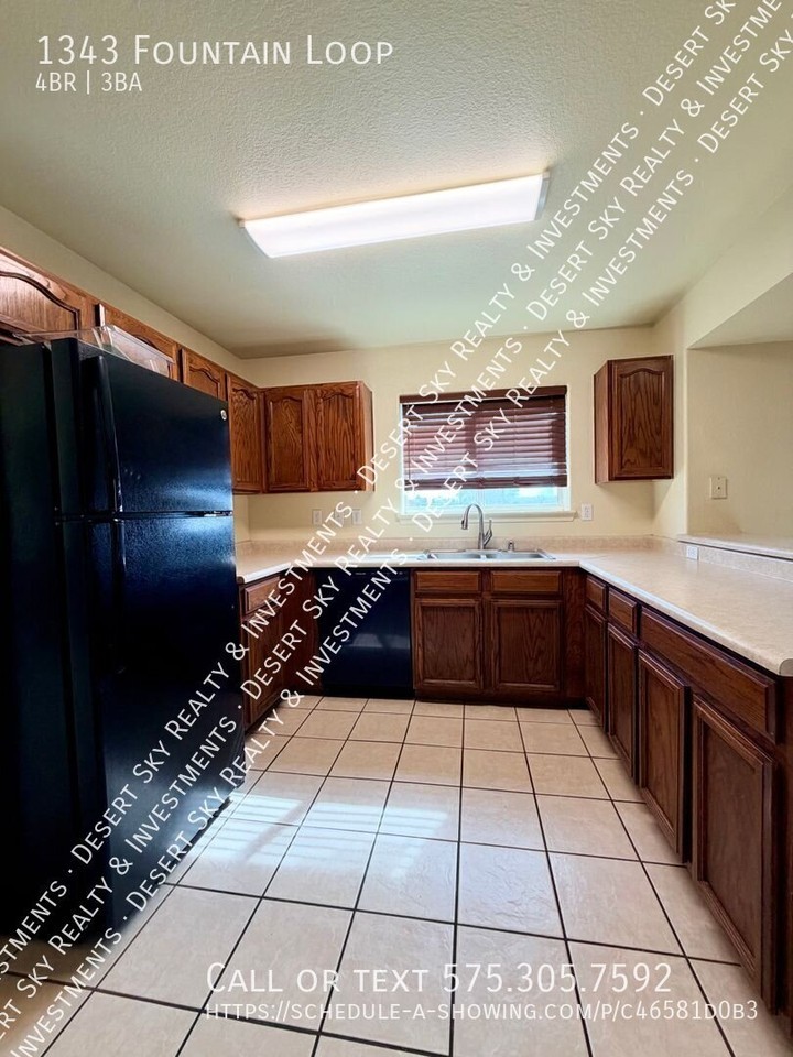 1343 Fountain Loop - Photo 7 of 31