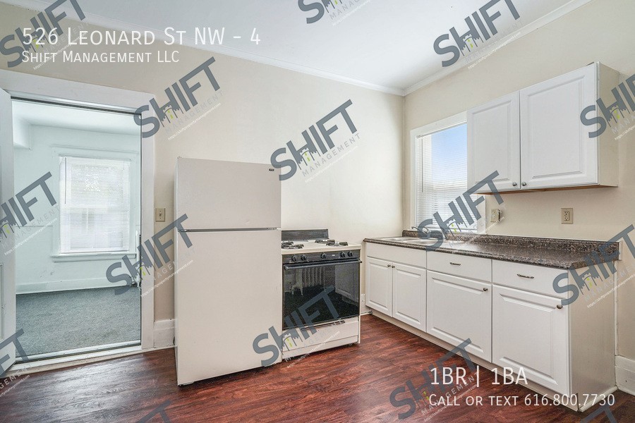 526 Leonard St Nw #4 - Photo 2 of 17