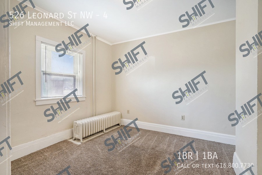 526 Leonard St Nw #4 - Photo 3 of 17