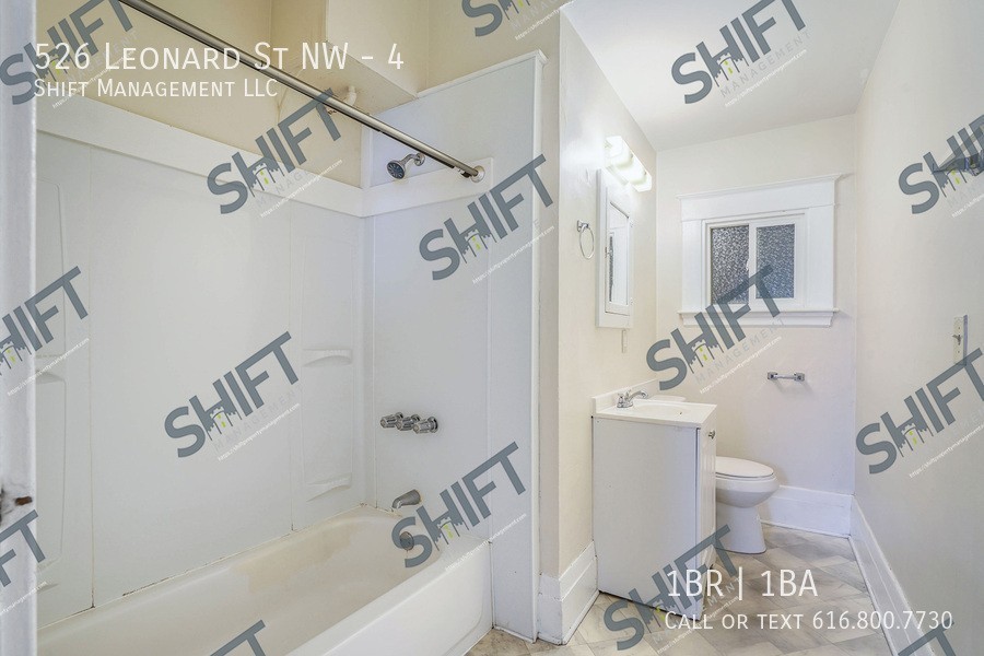 526 Leonard St Nw #4 - Photo 7 of 17